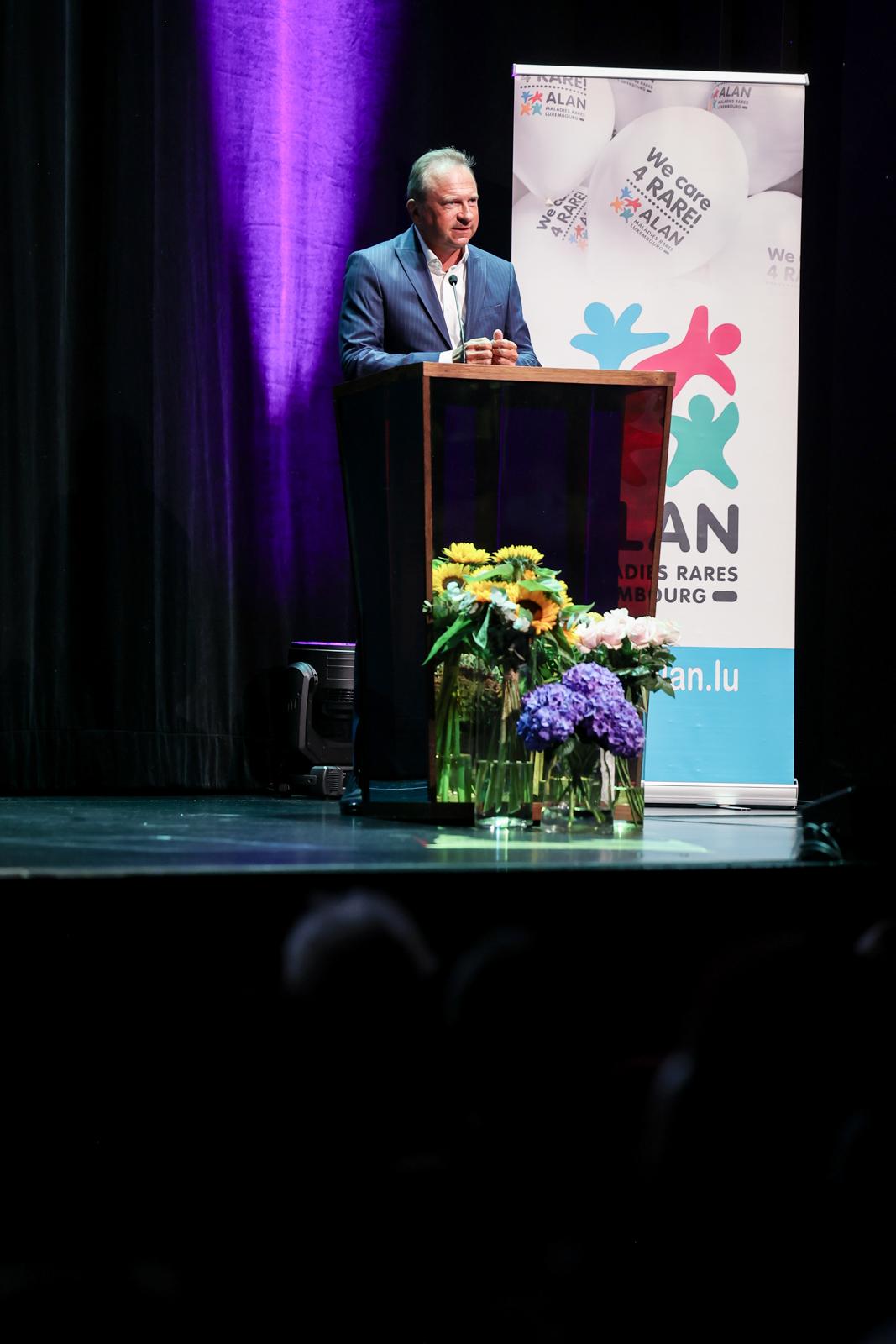 Un discours lors de la séance académique