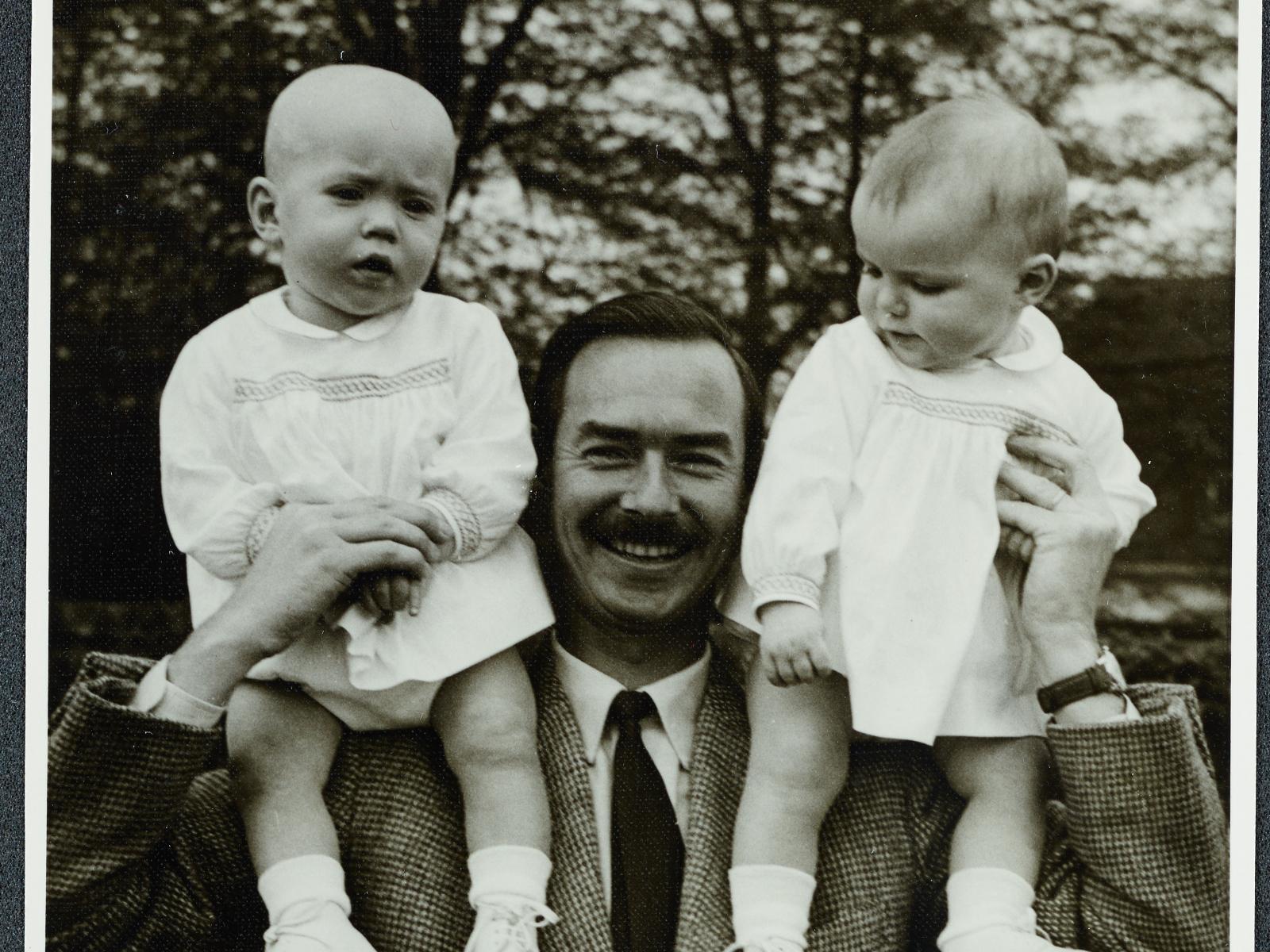 De Grand-Duc Jean mat den Zwillingen, dem Prënz Jean an der Prinzessin Margaretha
