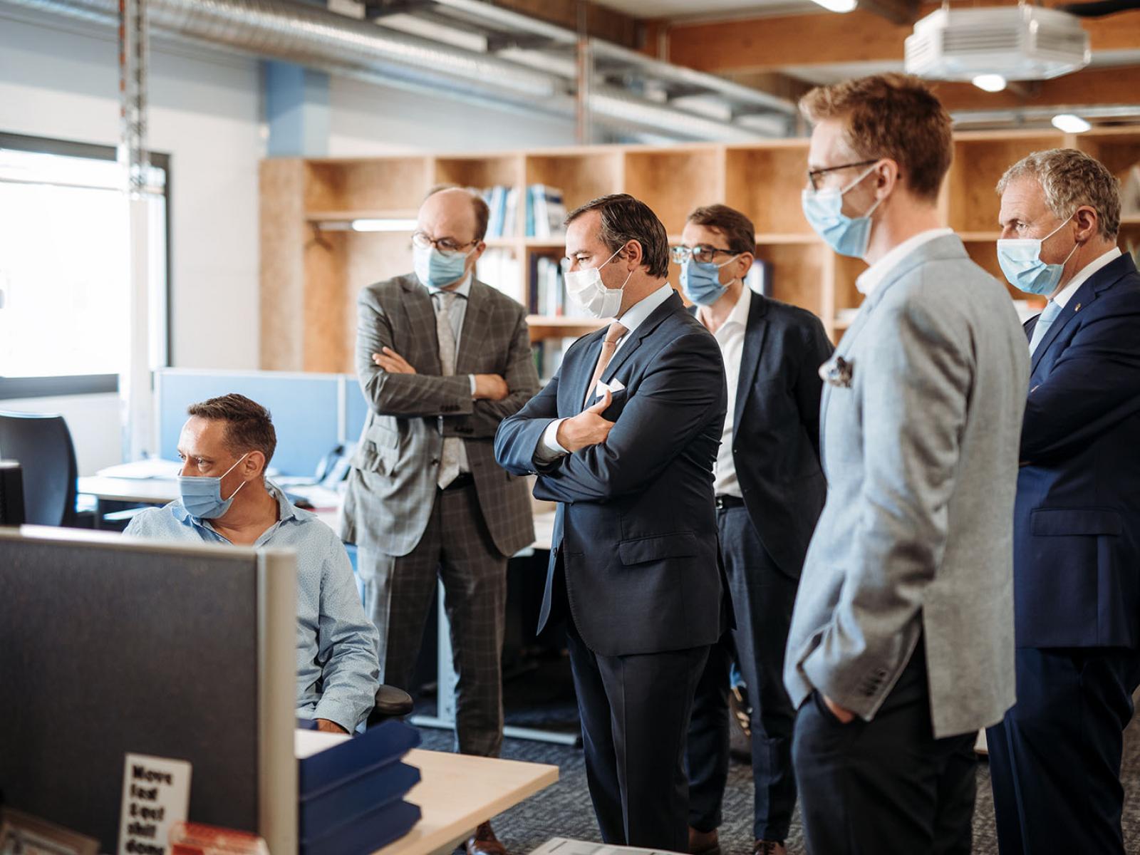 Le Prince Guillaume découvre les services digitaux de l'entreprise