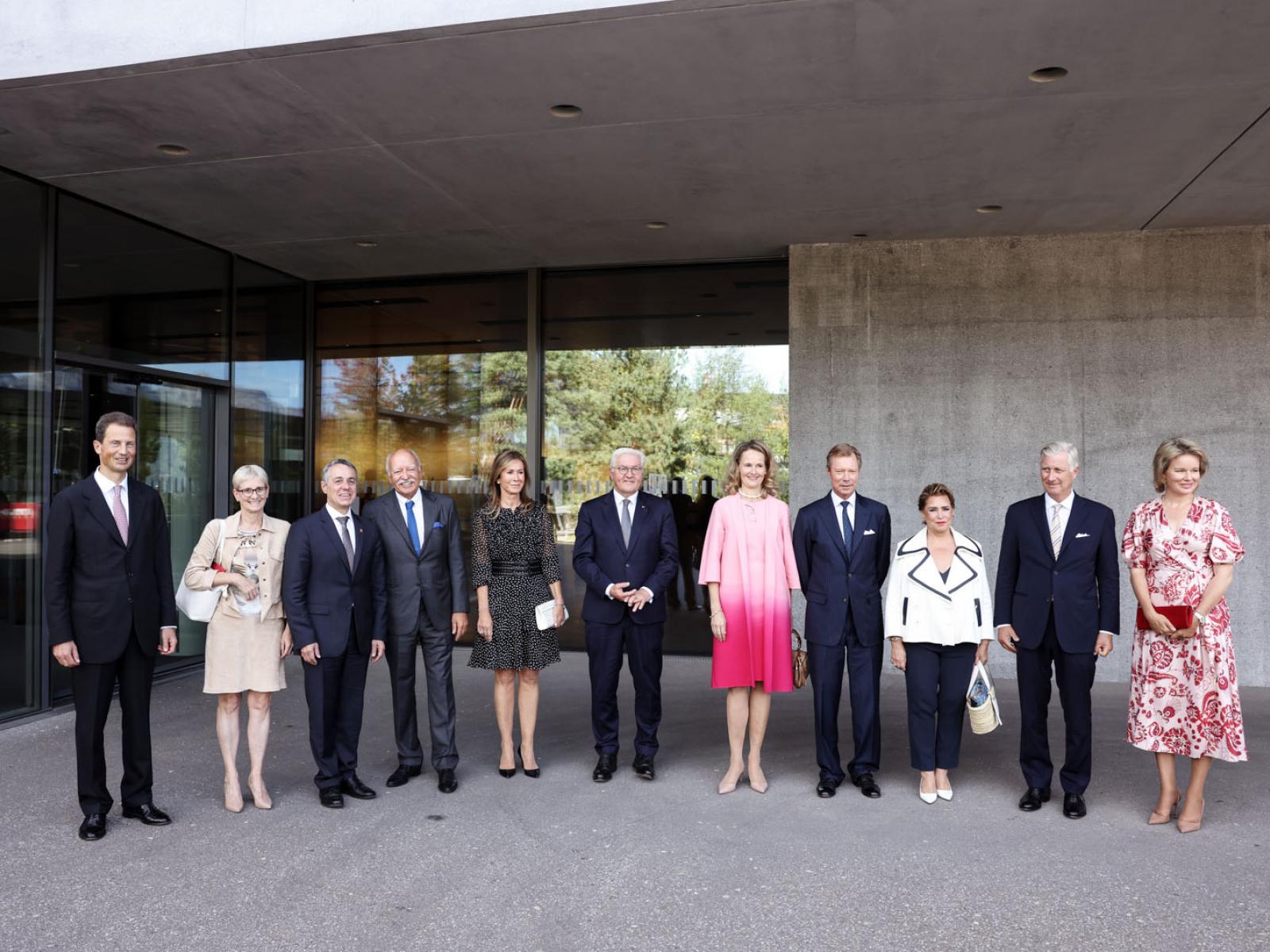 Les Chefs d'État et leurs conjoints au domaine viticole du Prince du Liechtenstein